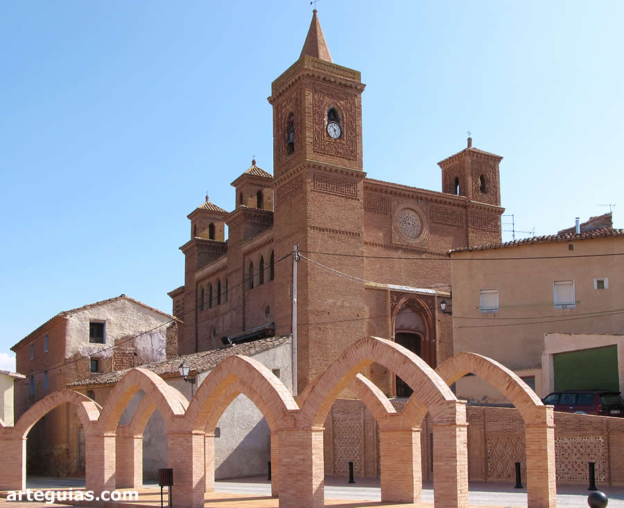 Exterior de la iglesia de Torralba de Ribota, Zaragoza desde la Plaza Mud&eacute;jar de la localidad