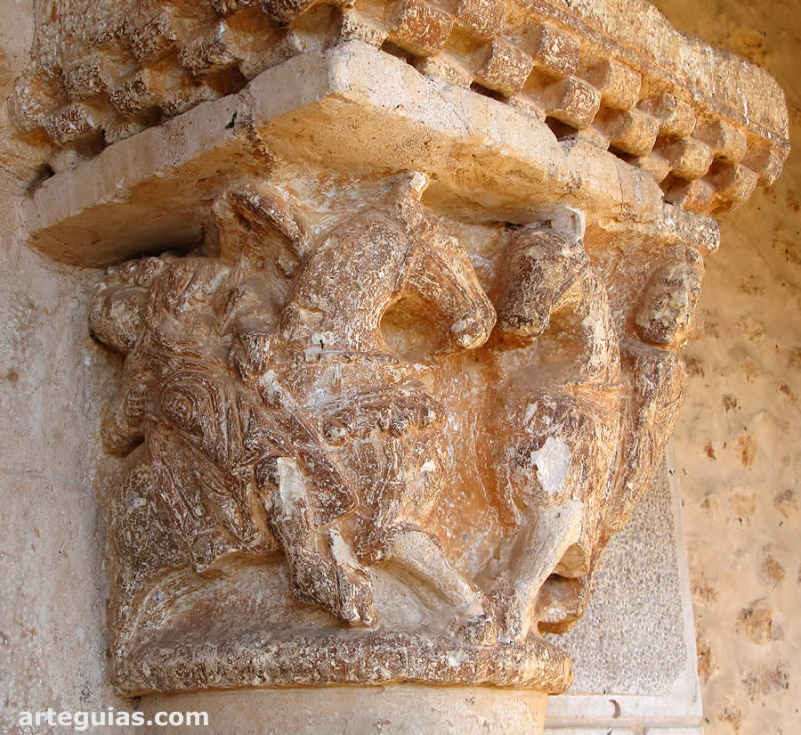 La escultura de la portada rom&aacute;nica es de finales del siglo XII