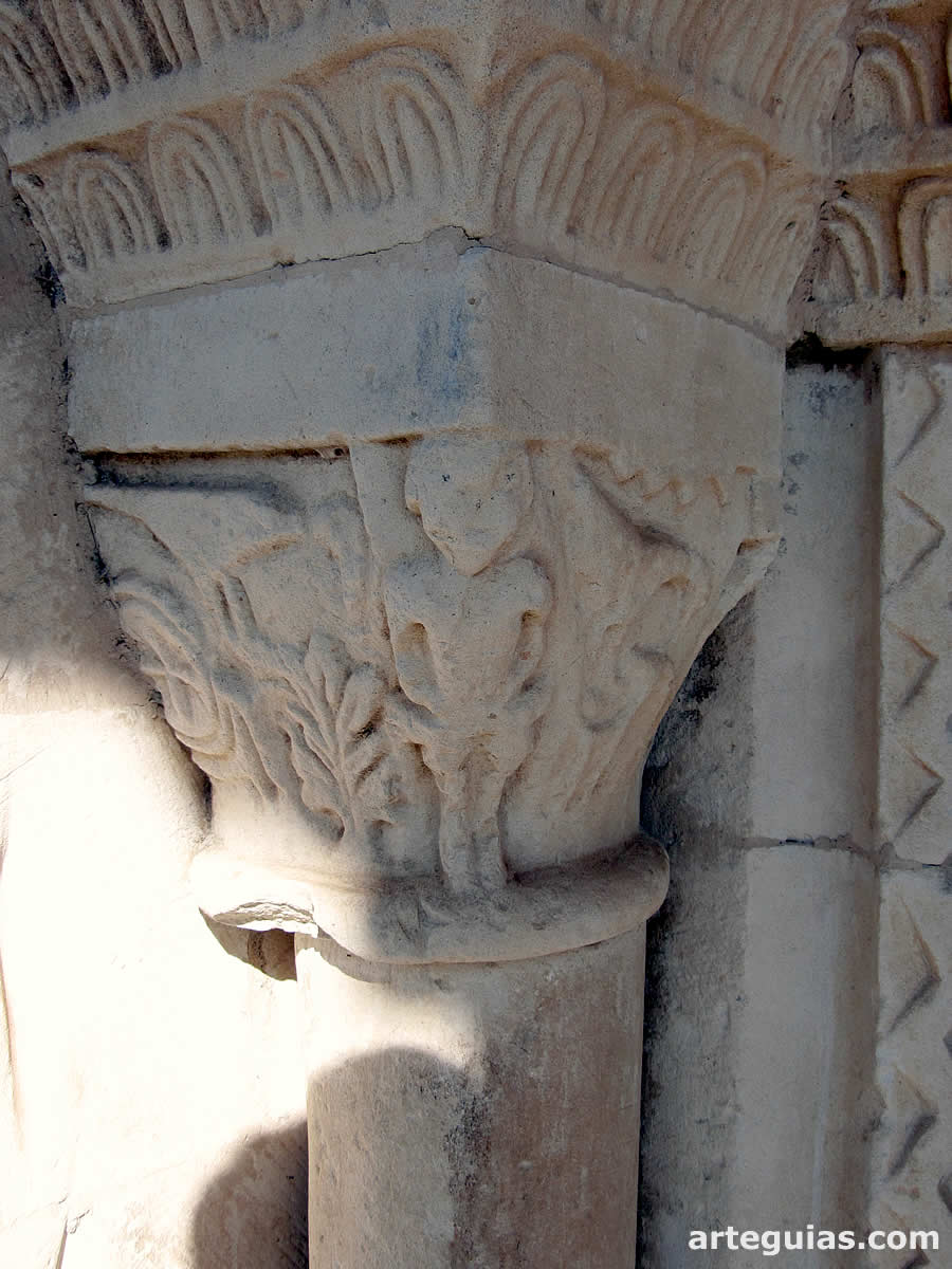 Capitel de la portada