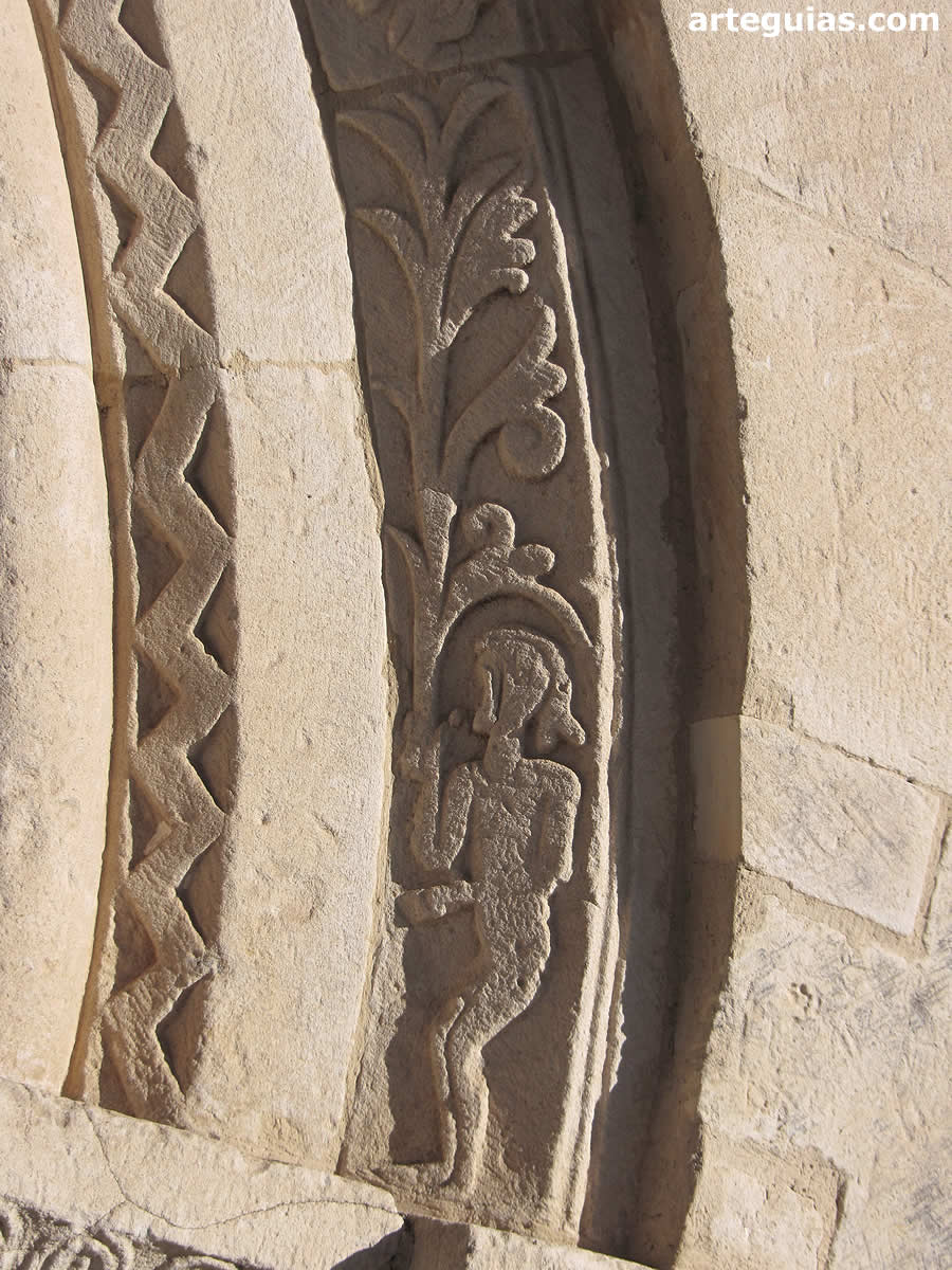 Detalle de la portada. Iglesia de Torresmenudas, Salamanca