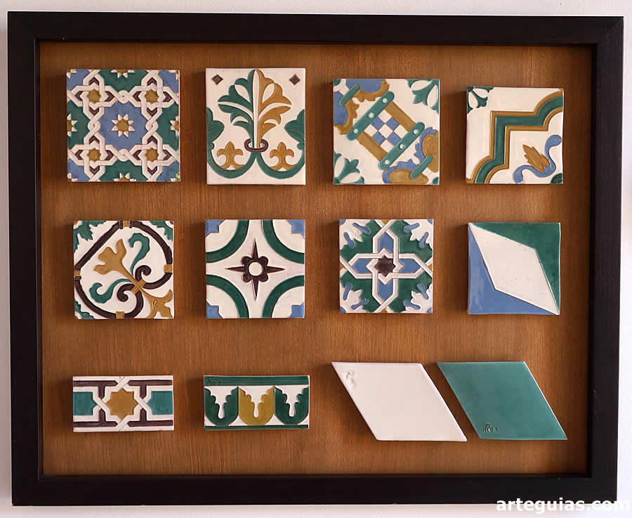 Los doce tipos de azulejos que se combinan en la torre campanario de la iglesia de Utebo, Zaragoza 