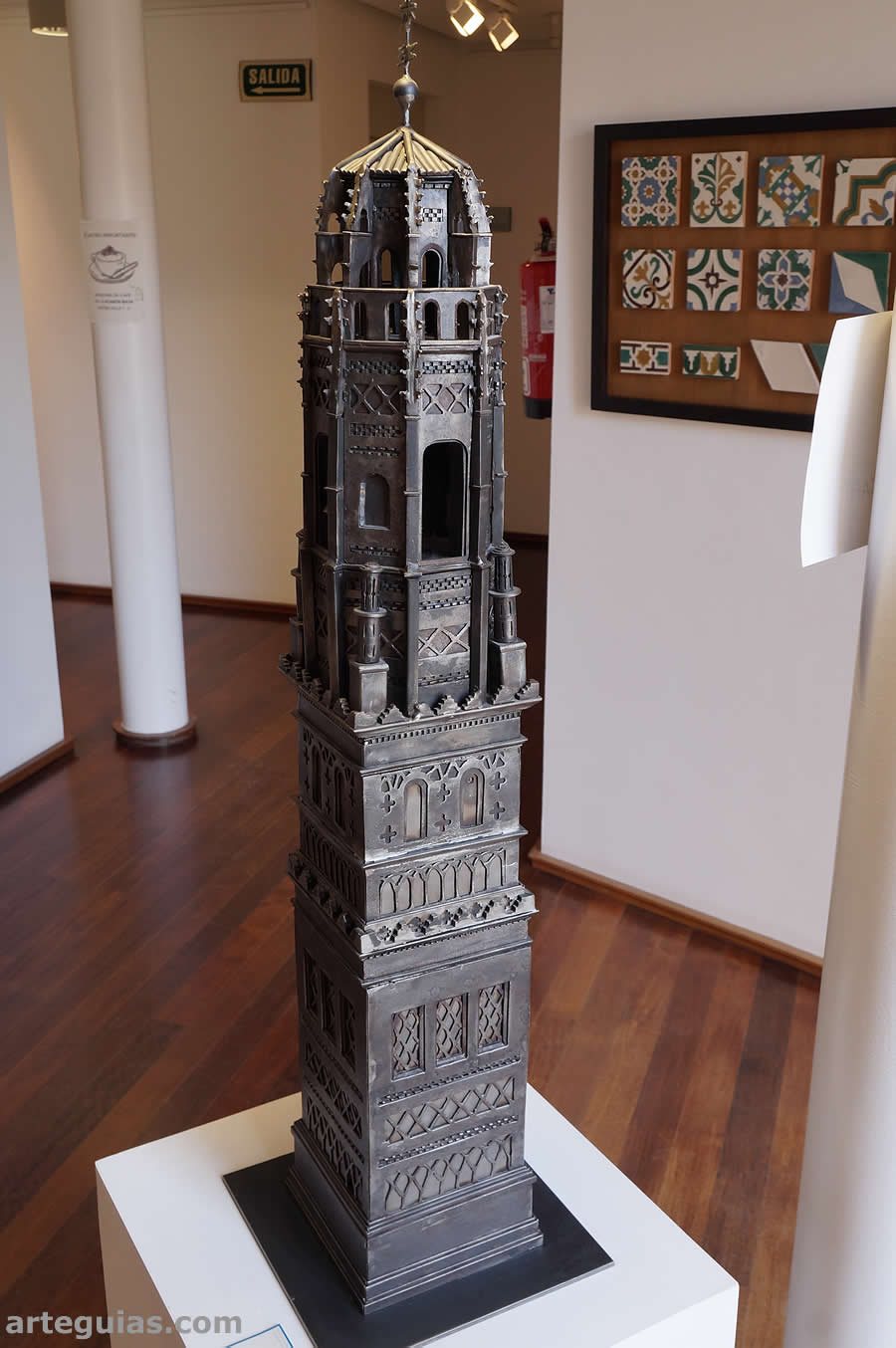 Maqueta del campanario de Utebo heccha con hierro soldado