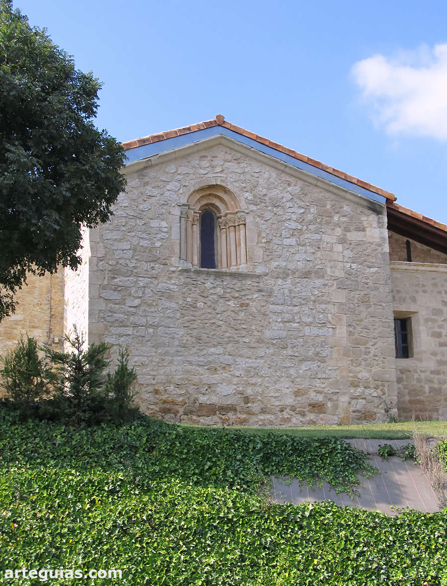 Cabecera plana de la iglesia de Uzquiano