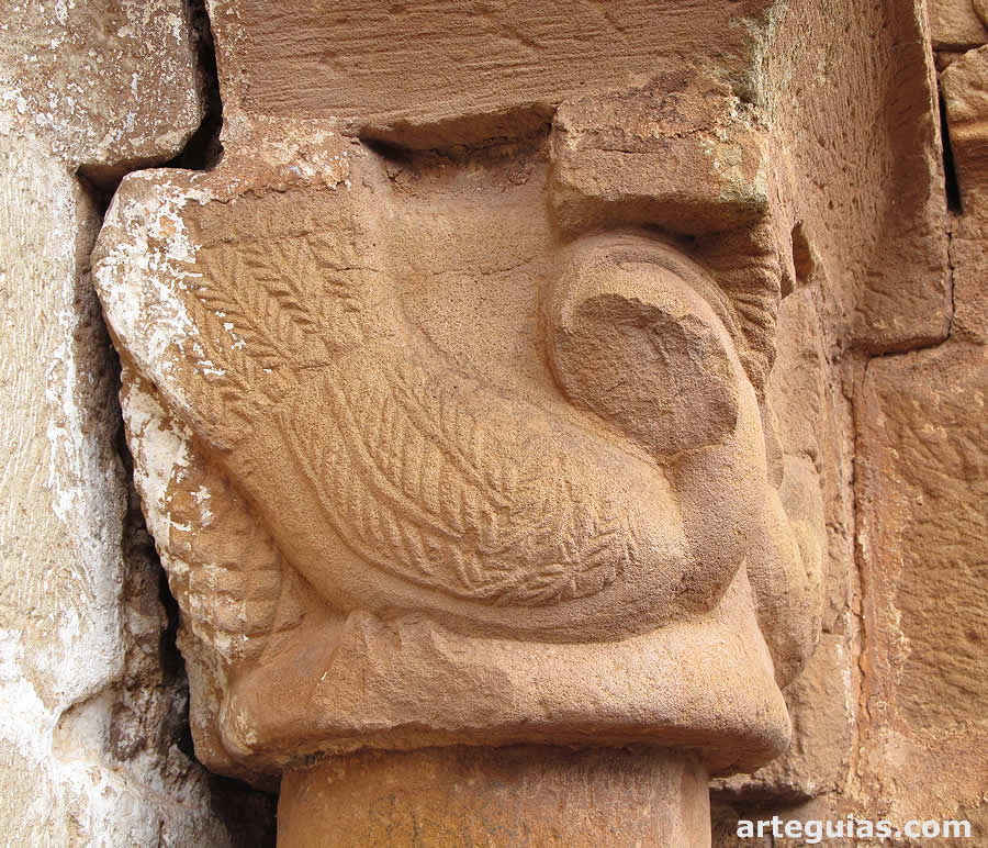 Capitel con una sirena ave