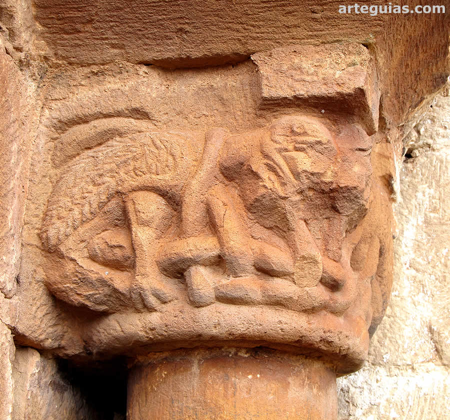 Capitel zoomorfo de la puerta