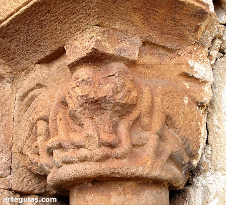 Capitel de la puerta rom&aacute;nica