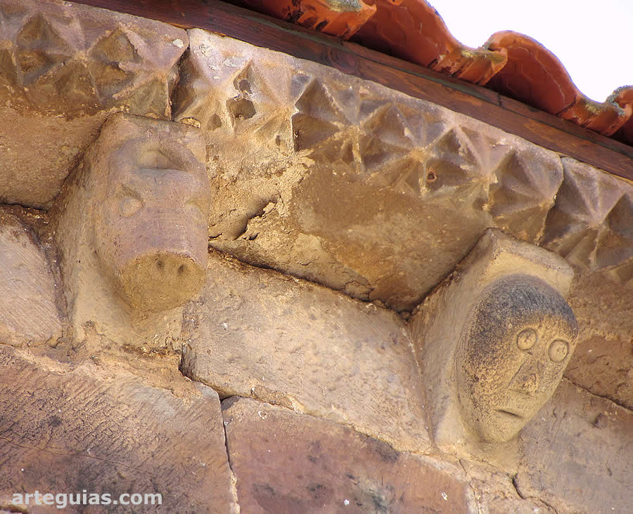 Canecillo de la iglesia de Valmala