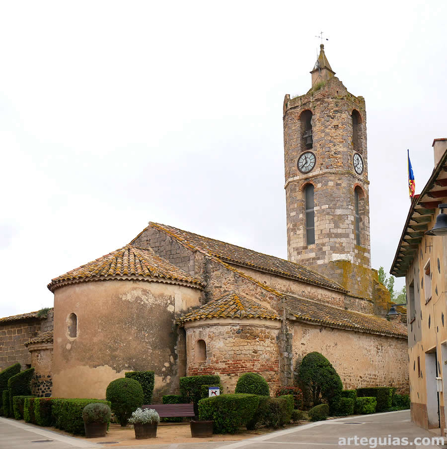 Iglesia de Vilanova de la Muga desde el nordeste