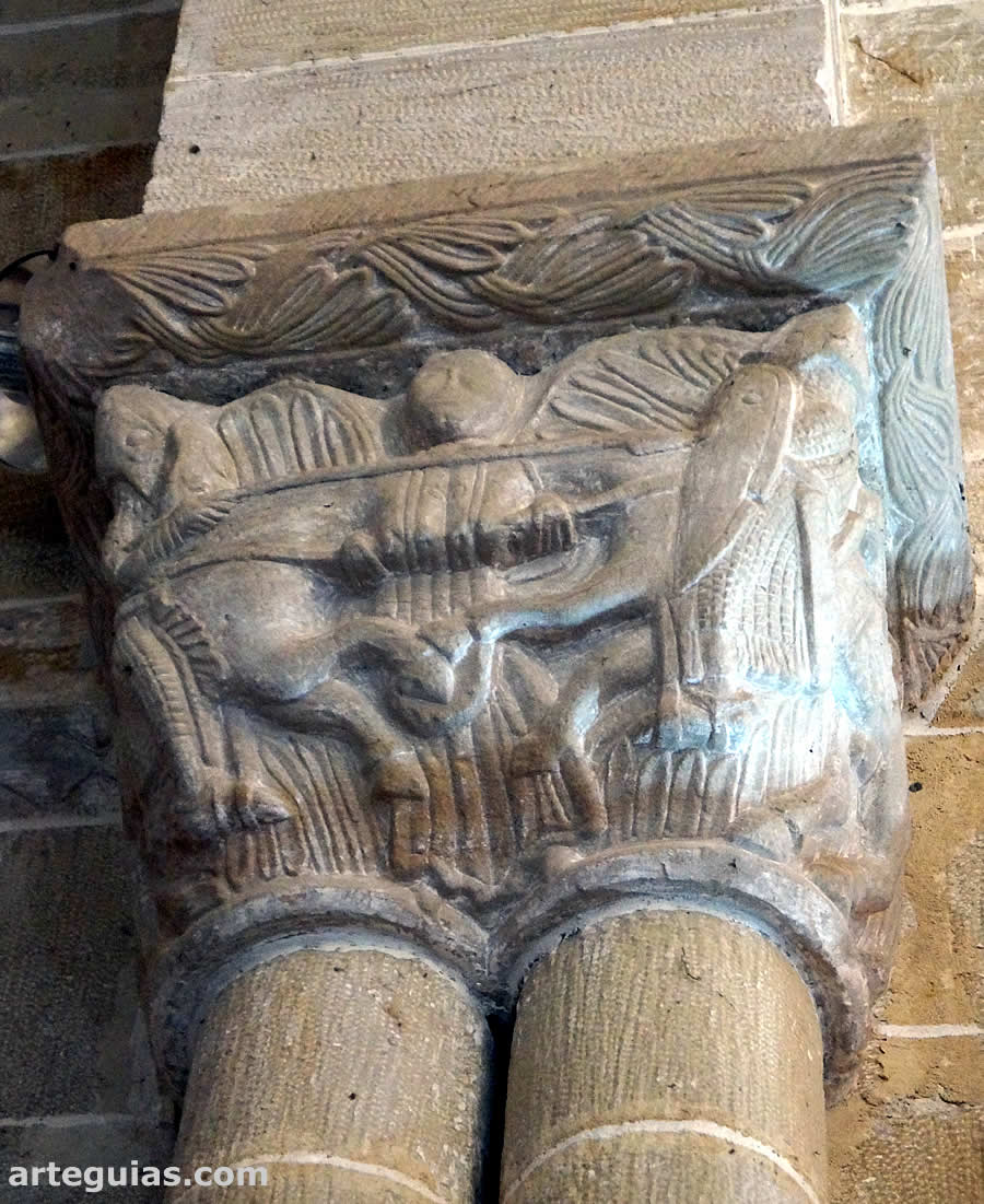 El capitel opuesto del arco triunfal