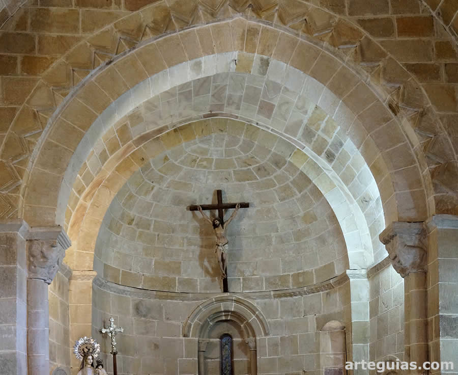 Interior de la cabecera