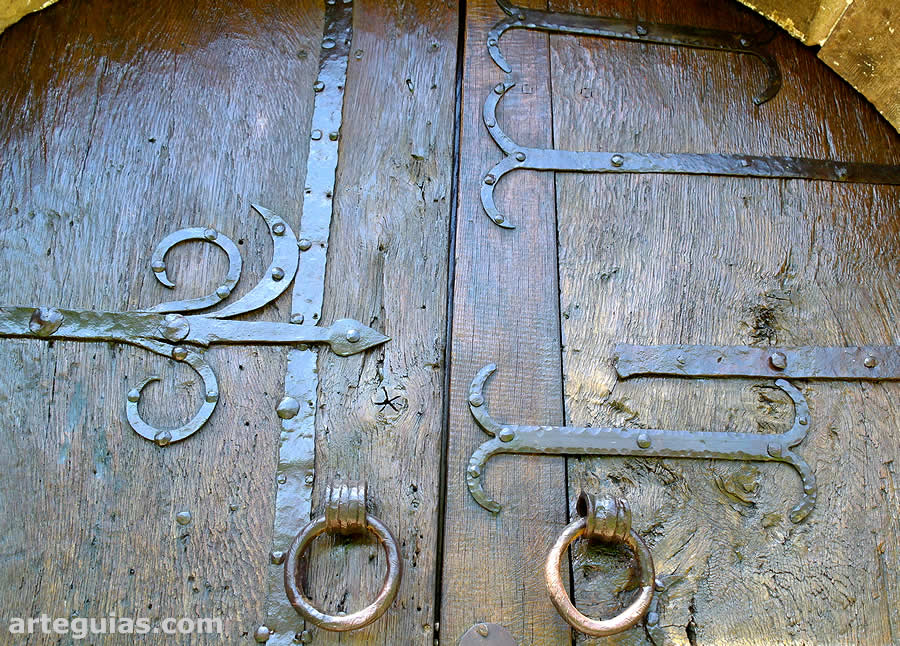 Herrajes rom&aacute;nicos de la iglesia de Zorraqu&iacute;n