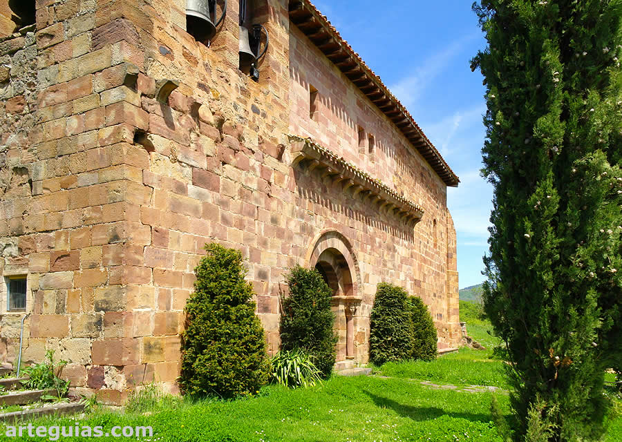 Iglesia riojana de Zorraqu&iacute;n: fachada sur