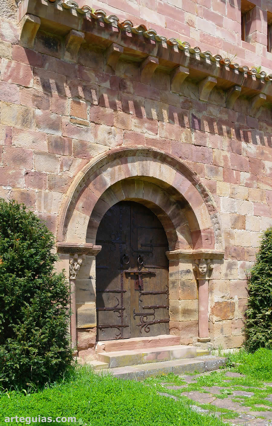 Puerta rom&aacute;nica