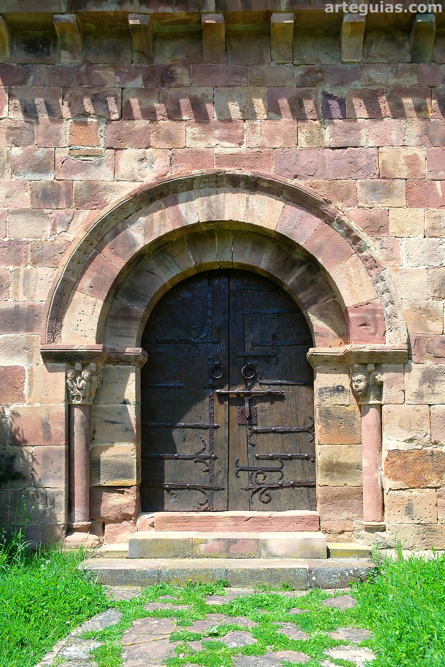 Sencilla pero bonita puerta rom&aacute;nica