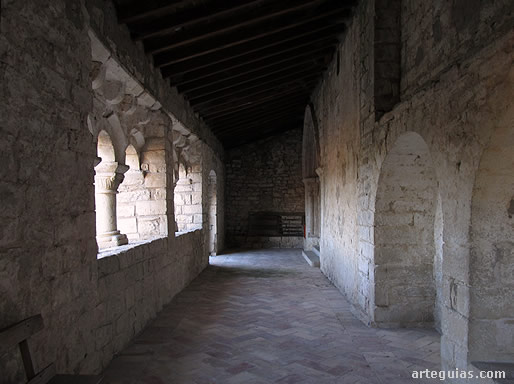 Interior del p&oacute;rtico