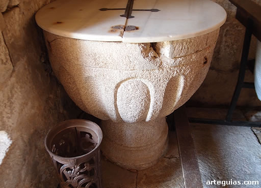 Iglesia de Gargantans: pila bautismal