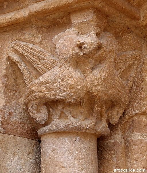 Capitel de basiliscos