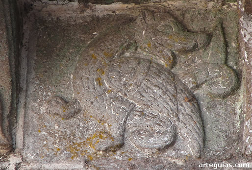 Dragón en una metopa. Puerta oeste