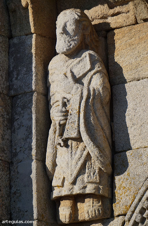 Iglesia de A Mezquita, Ourense: Estatua de San Pedro