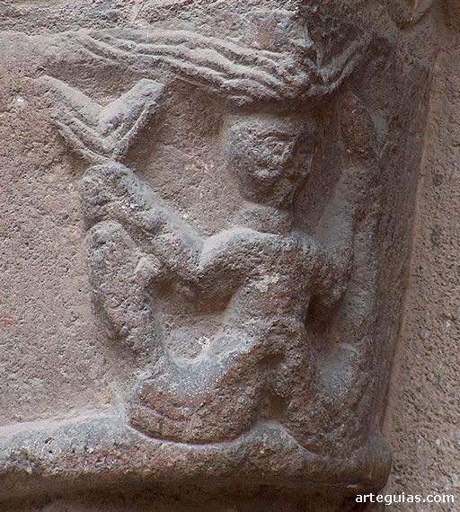 Capitel de la puerta sur