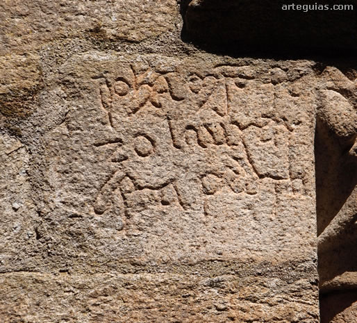 Inscripci&oacute;n junto a la puerta sur