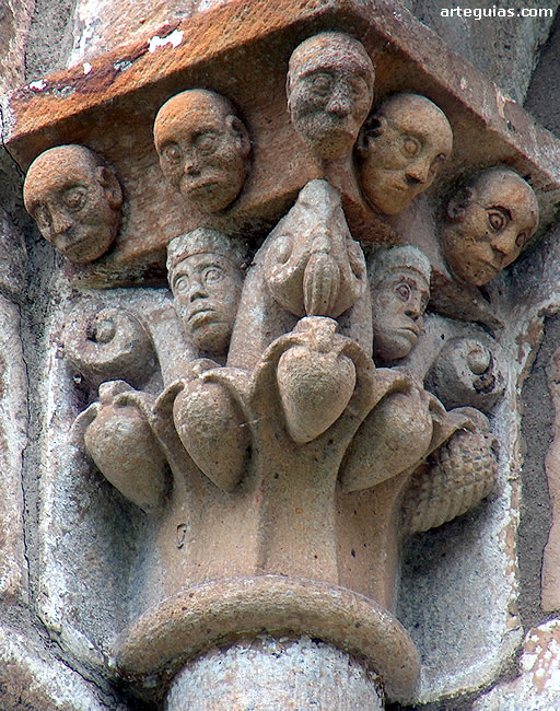 Capitel de un ventanal