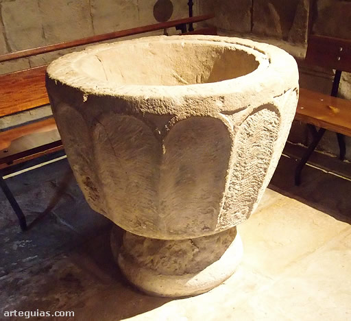 Iglesia de Sili&oacute;: pila bautismal