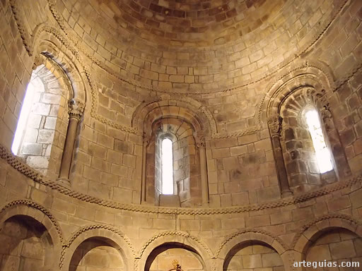 Iglesia de Sili&oacute;, Cantabria: interior del &aacute;bside