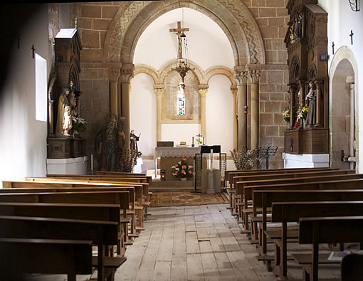 Interior de la Iglesia de Valdeb&aacute;rcena: