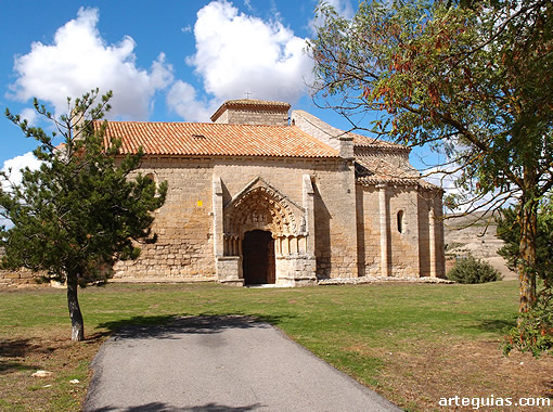 Iglesia de Villaldemiro desde el sur