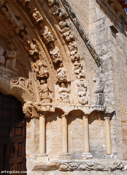 Iglesia de Villaldemiro; detalle de la portada g&oacute;tica