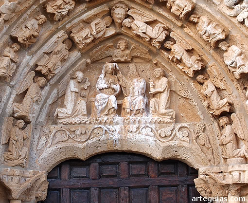 T&iacute;mpano de la portada g&oacute;tica