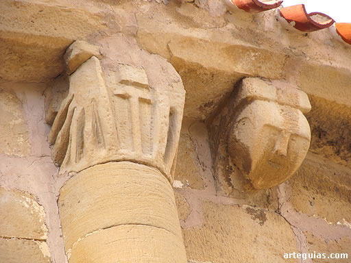 Cornisa en el &aacute;bside