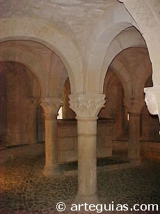 Cripta de la iglesia rom&aacute;nica de San Mart&iacute;n de Unx