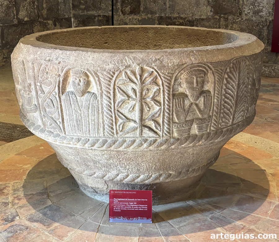 Pila bautismal de Sant Joan les Fonts