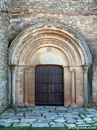 Puerta de la iglesia de Olcoz (Navarra)