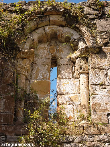 Ventanal del hastial sur