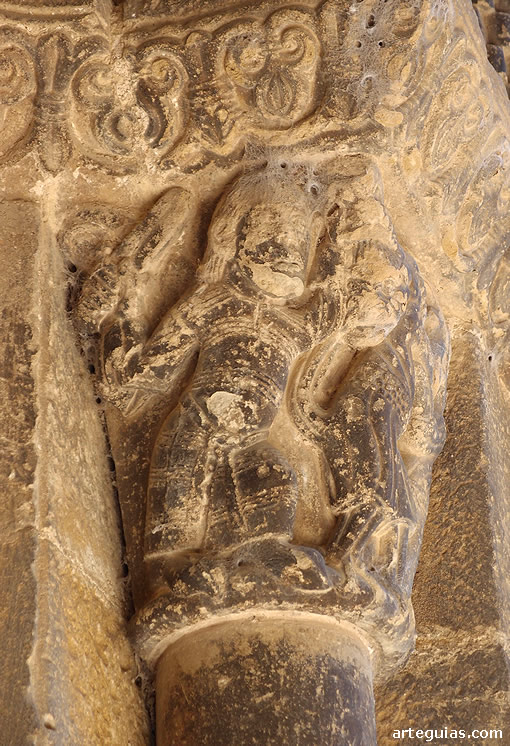Otro de los caiteles de la iglesia de San Mart&iacute;n de Unx