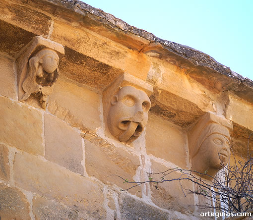 Iglesia de San Mart&iacute;n de Tours, en la localidad de San Mart&iacute;n de Unx: canecillos rom&aacute;nicos