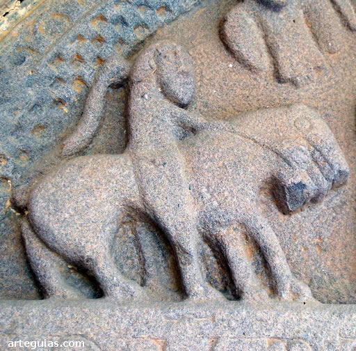 Detalle del tímpano de la portada