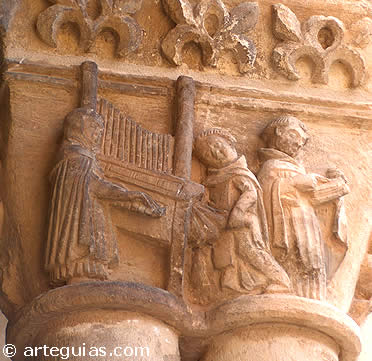 Frailes tocando el &oacute;rgano y cantando