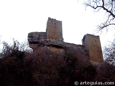 La fortaleza desde el camino de acceso