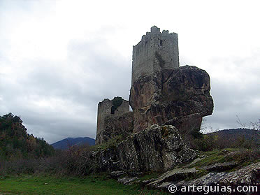 El pr&aacute;cticamente inaccesible castillo de Sibirana