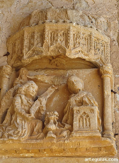 Relieve g&oacute;tico de la Anunciaci&oacute;n con San Gabriel y Mar&iacute;a