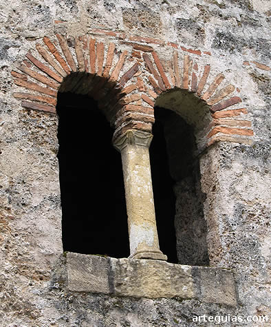 Ventanal de la cabecera