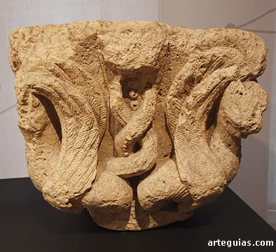 Capitel con dragones procedentes de San Benito de Sahag&uacute;n