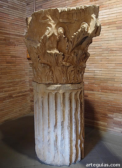 Enorme columna procedente del foro de M&eacute;rida