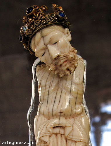 El Museo del Retablo de Burgos tiene aut&eacute;nticas joyas, como este Cristo de marfil, proveniente de San Juan de Ortega