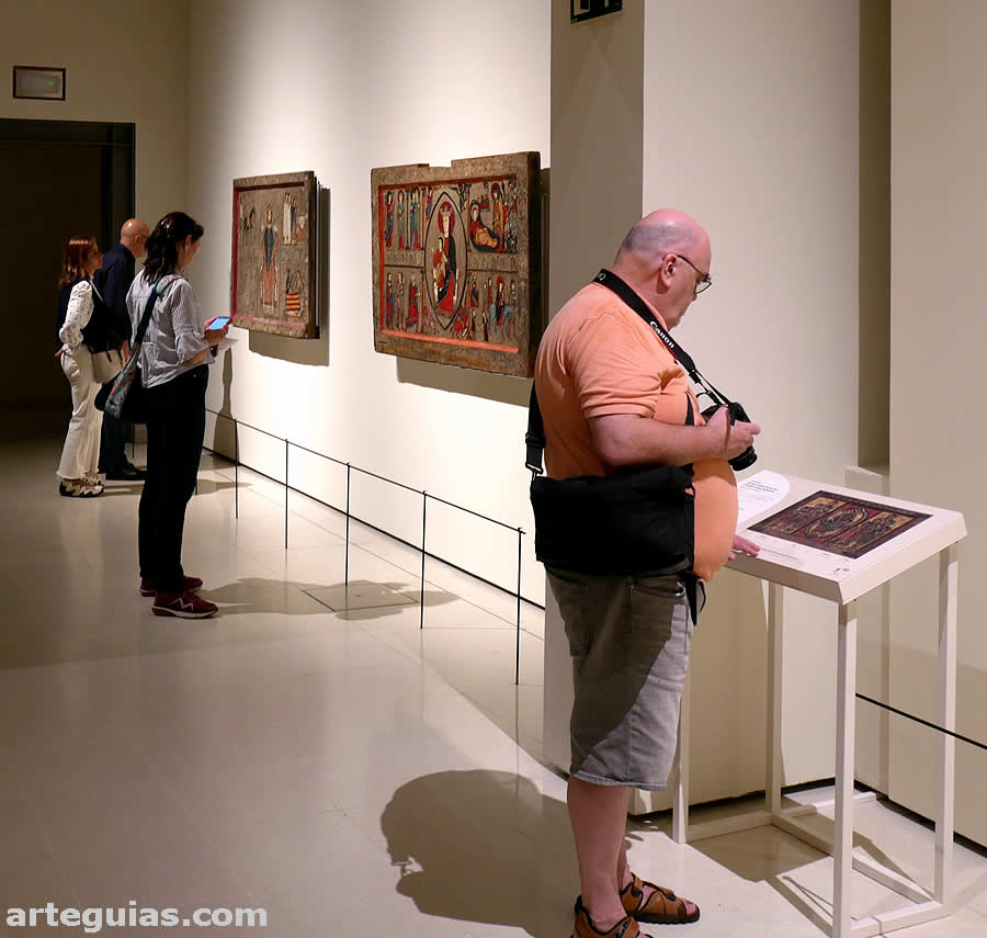 En este art&iacute;culo nos ocupamos de la gran colecci&oacute;n rom&aacute;nica del MNAC