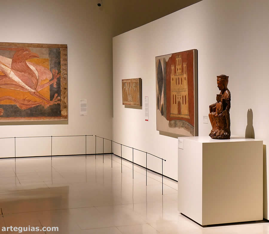 Sala dedicada a las pinturas del monasterio rom&aacute;nico de San Pedro de Arlanza (Burgos)